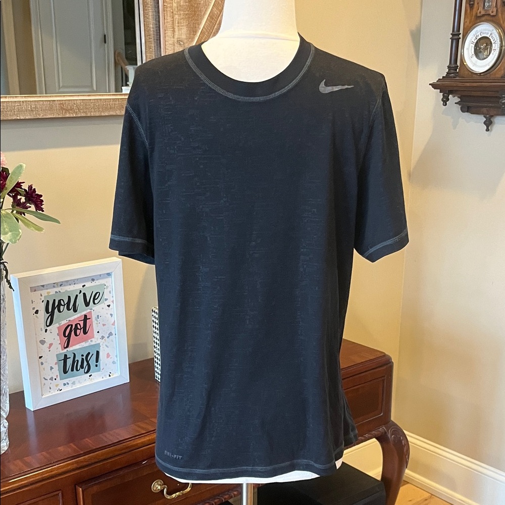 Nike Dri Fit Black Short Sleeve Athletic Shirt Men’s Small